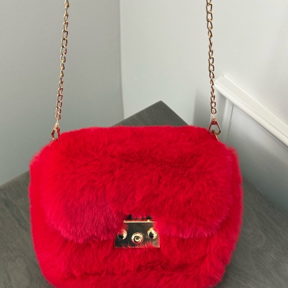 Red Faux Fur Clutch Bag Gold Chain Strap - Picture 1 of 11